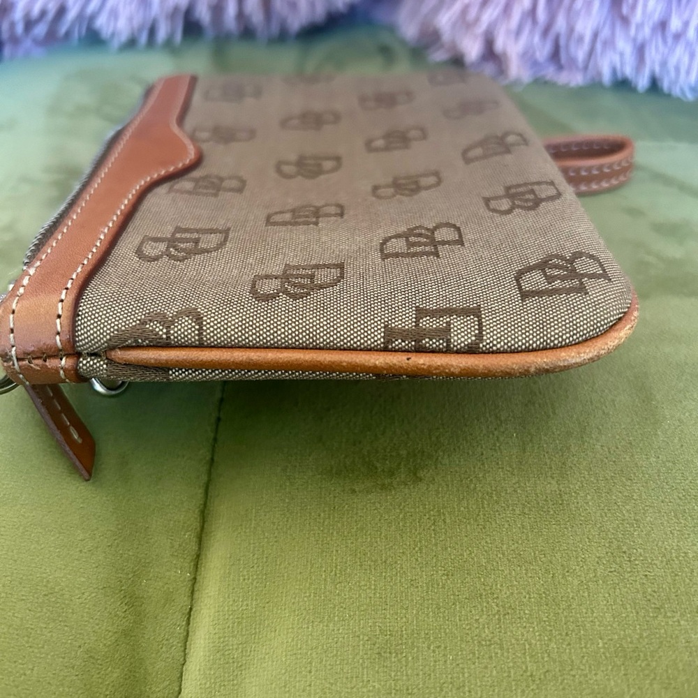 Dooney & Bourke wristlet - Picture 5 of 8